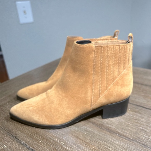 Like New!! Marc Fisher leather suede boots size 7 - Picture 3 of 11